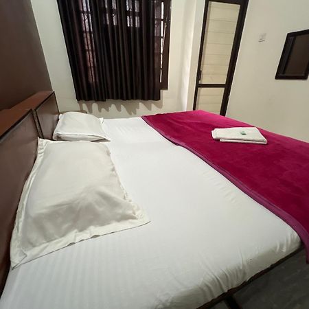 Raja Guest House -- Jalandhar Railway Station -- For Family, Couples, Travellers Εξωτερικό φωτογραφία