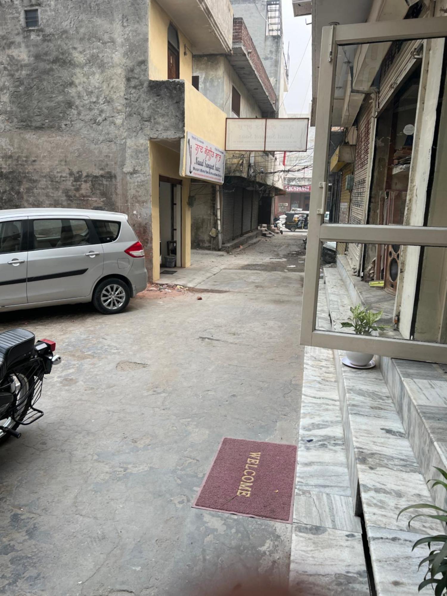 Raja Guest House -- Jalandhar Railway Station -- For Family, Couples, Travellers Εξωτερικό φωτογραφία