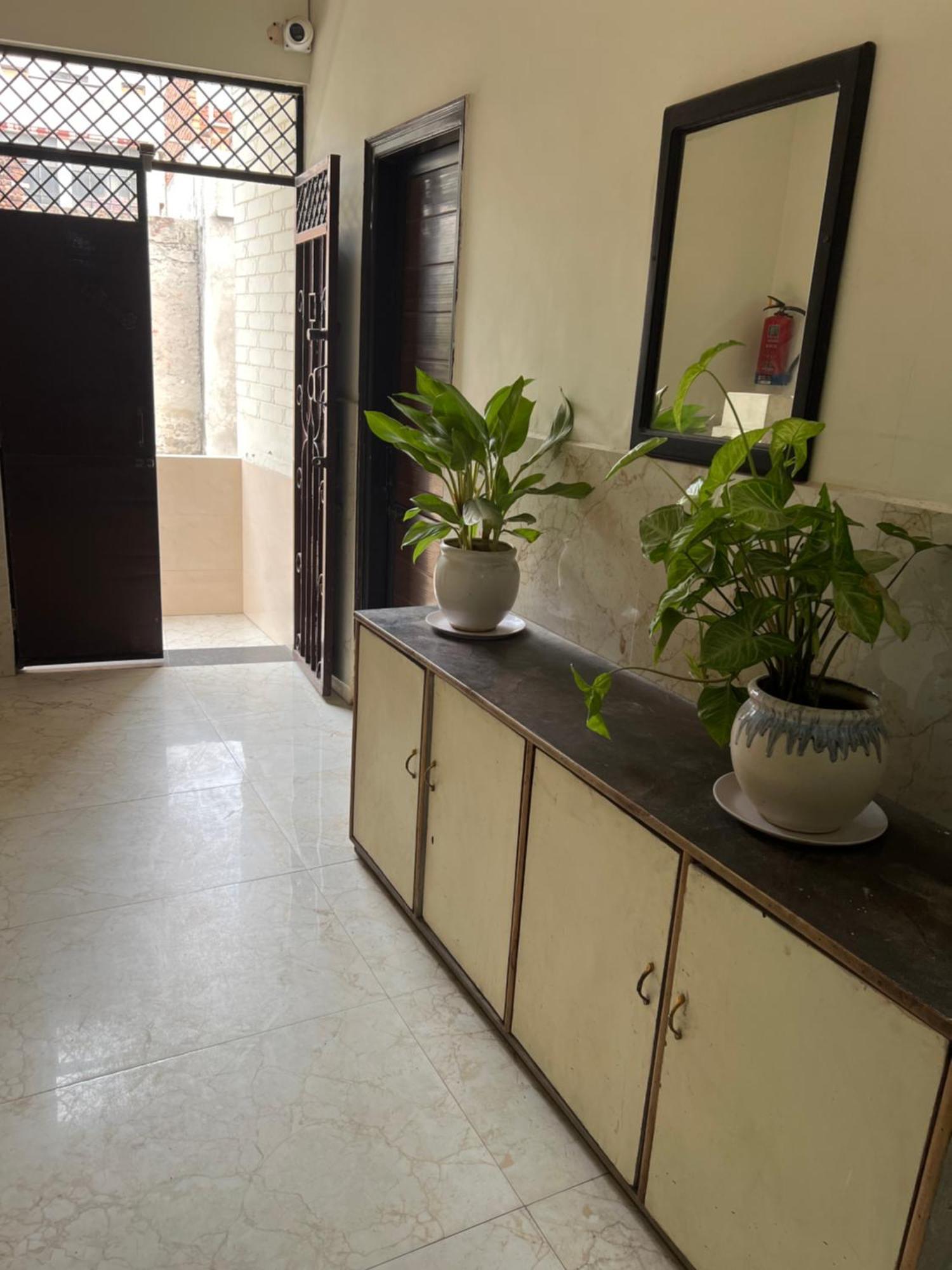 Raja Guest House -- Jalandhar Railway Station -- For Family, Couples, Travellers Εξωτερικό φωτογραφία