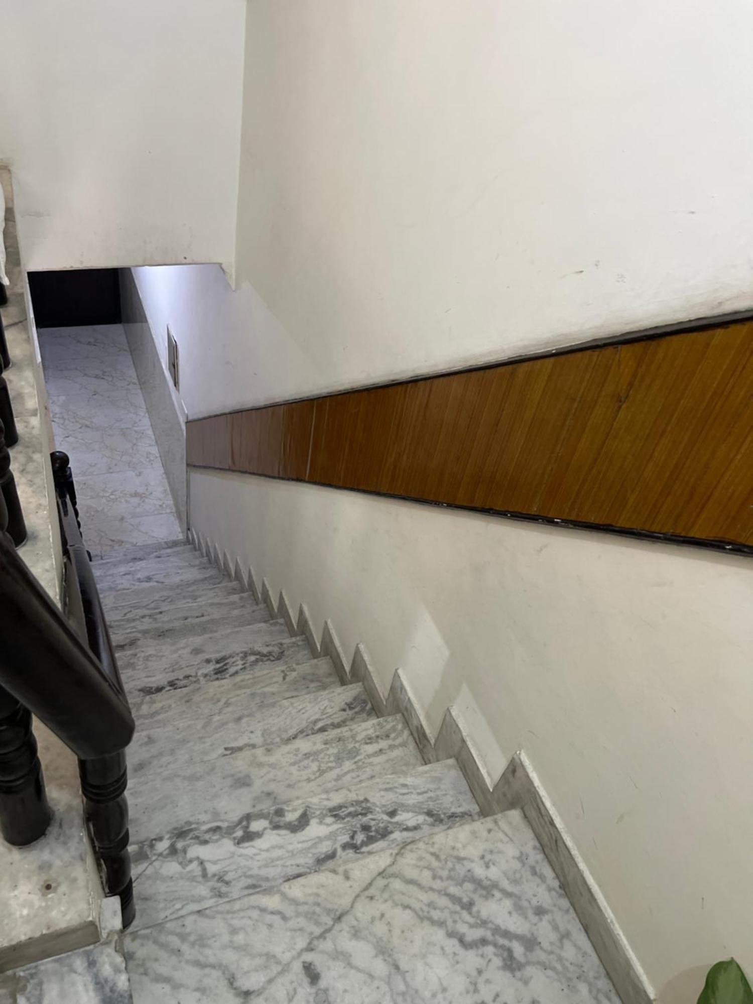 Raja Guest House -- Jalandhar Railway Station -- For Family, Couples, Travellers Εξωτερικό φωτογραφία