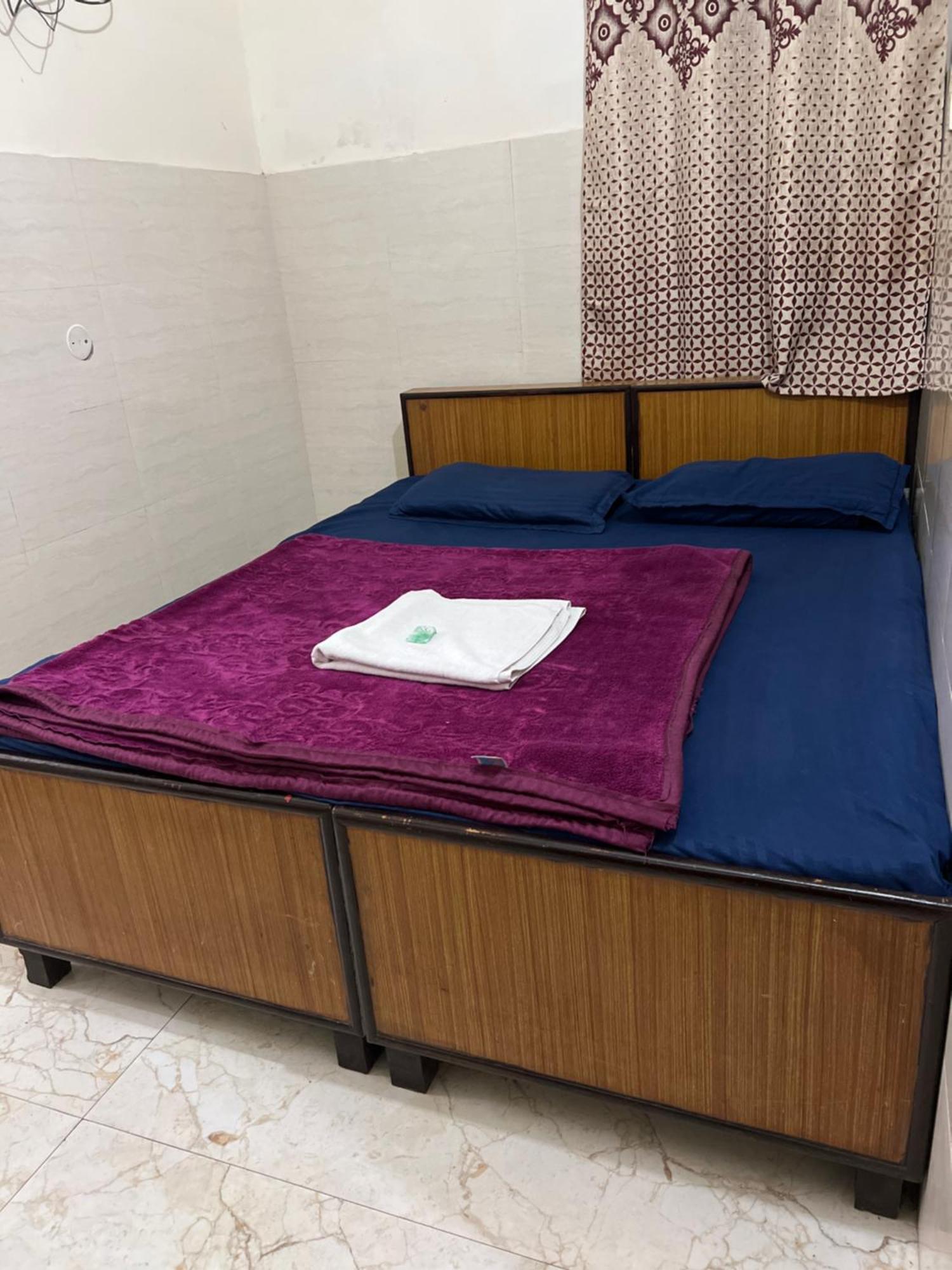 Raja Guest House -- Jalandhar Railway Station -- For Family, Couples, Travellers Εξωτερικό φωτογραφία