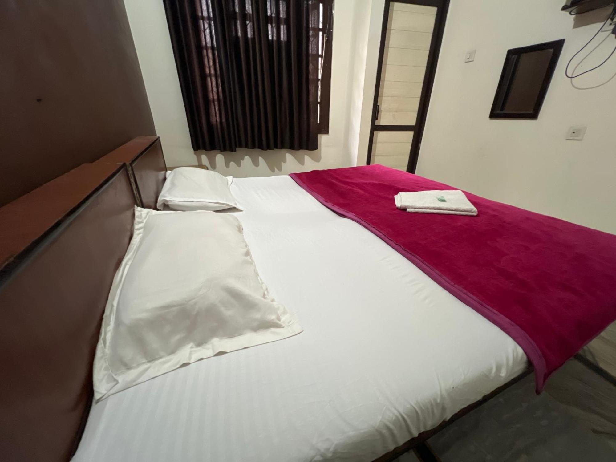 Raja Guest House -- Jalandhar Railway Station -- For Family, Couples, Travellers Εξωτερικό φωτογραφία