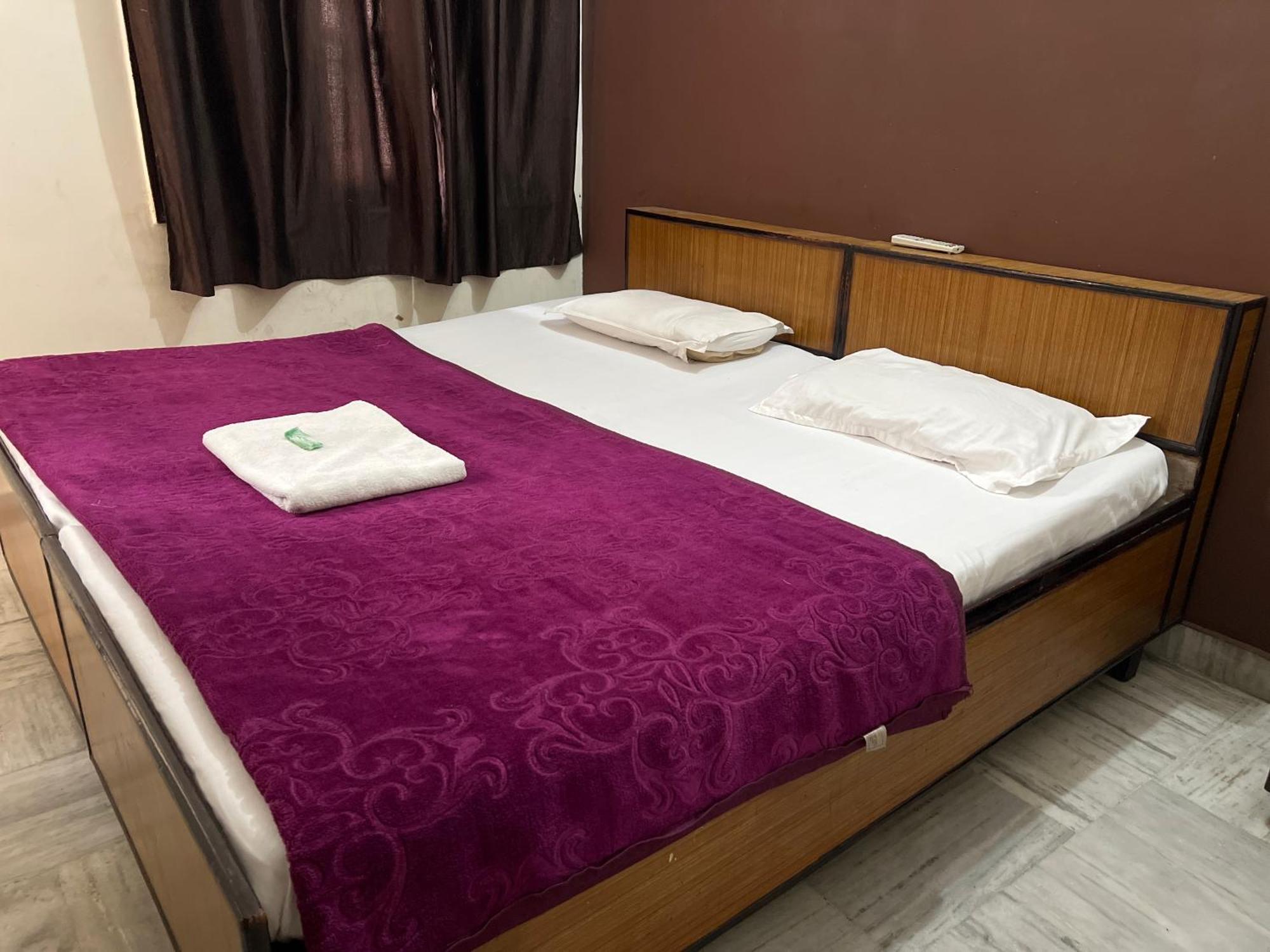 Raja Guest House -- Jalandhar Railway Station -- For Family, Couples, Travellers Εξωτερικό φωτογραφία