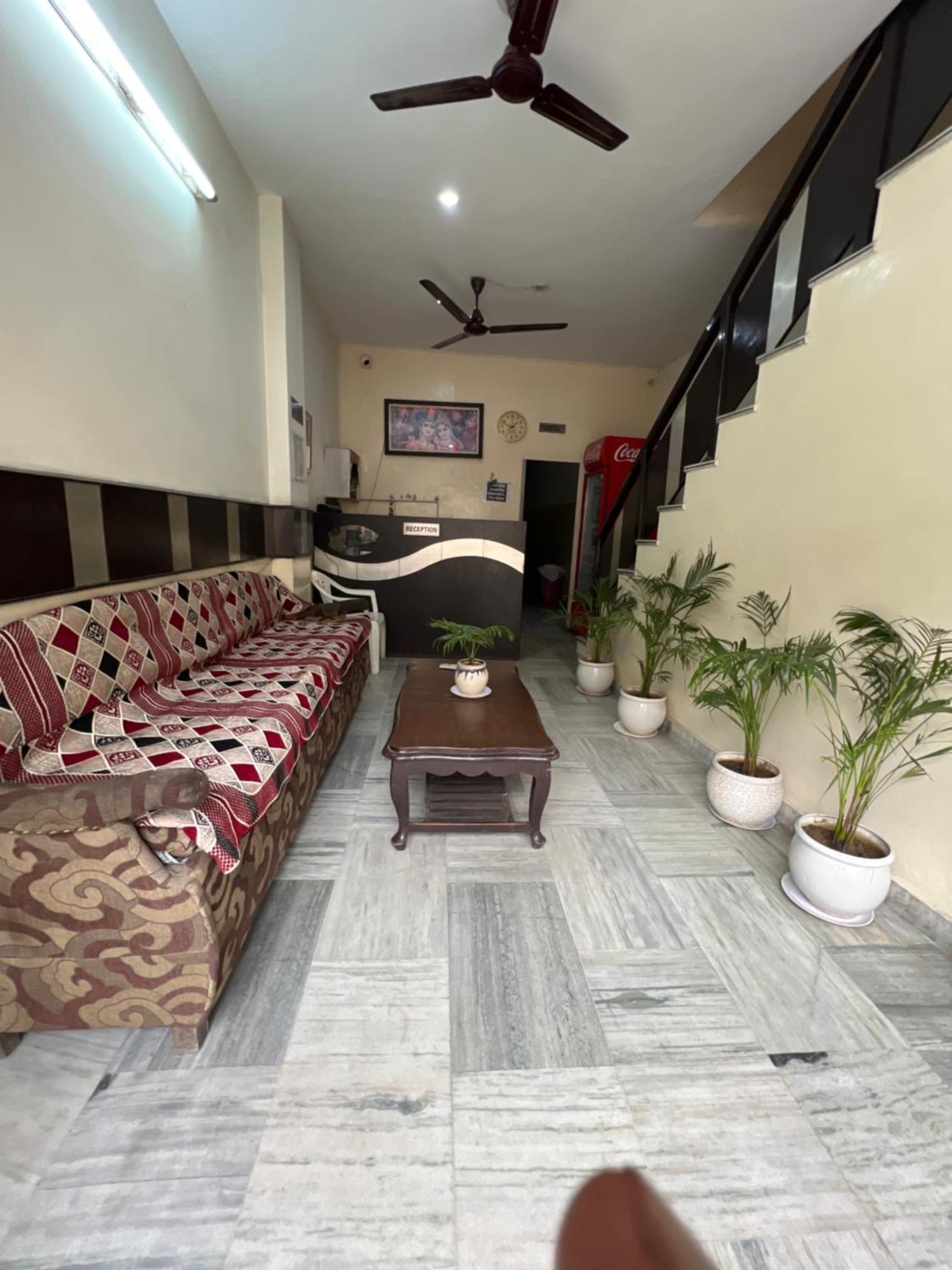 Raja Guest House -- Jalandhar Railway Station -- For Family, Couples, Travellers Εξωτερικό φωτογραφία