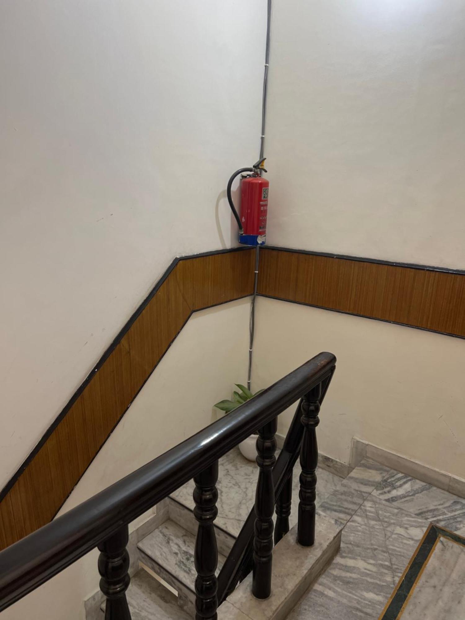 Raja Guest House -- Jalandhar Railway Station -- For Family, Couples, Travellers Εξωτερικό φωτογραφία