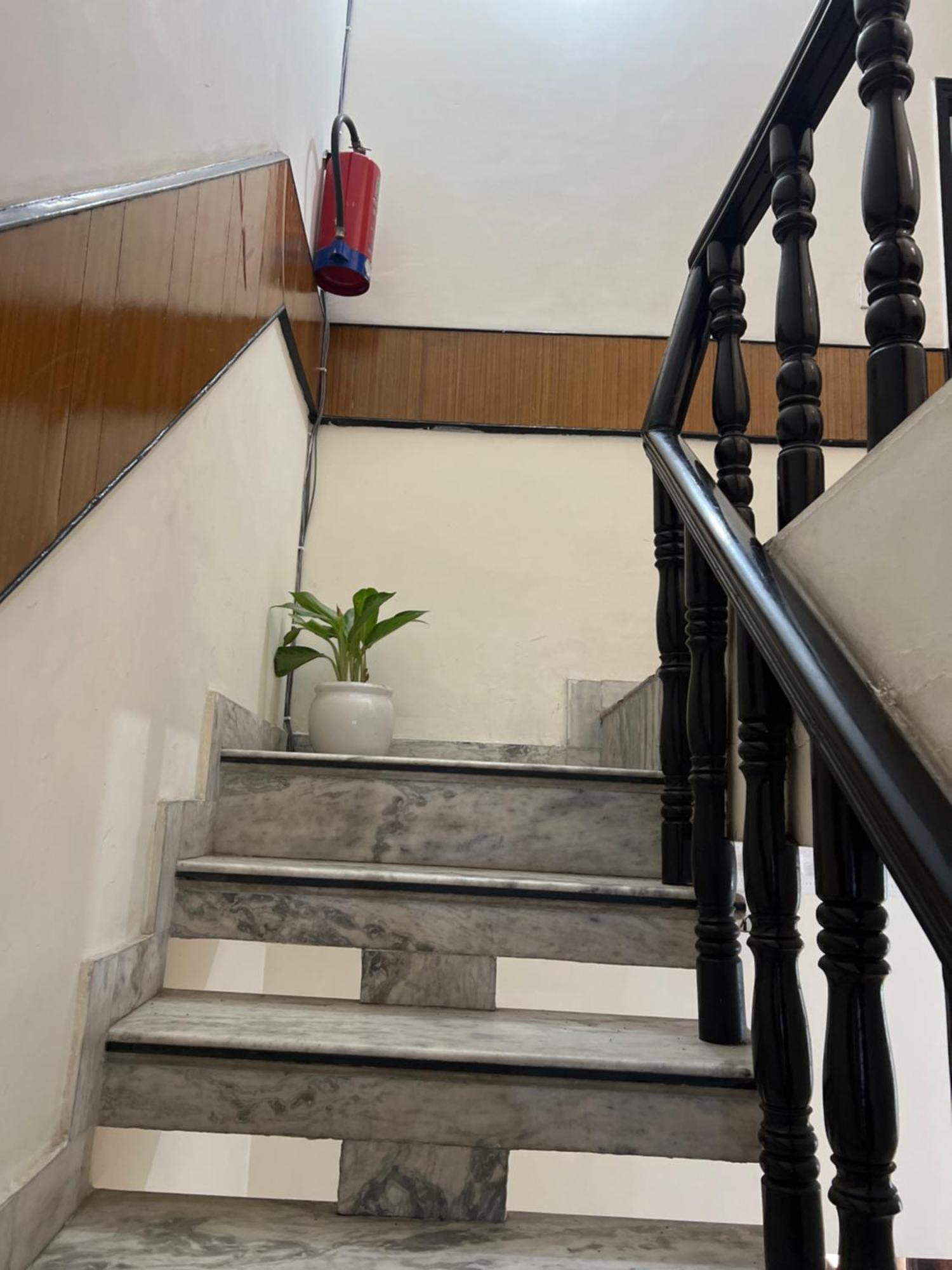 Raja Guest House -- Jalandhar Railway Station -- For Family, Couples, Travellers Εξωτερικό φωτογραφία