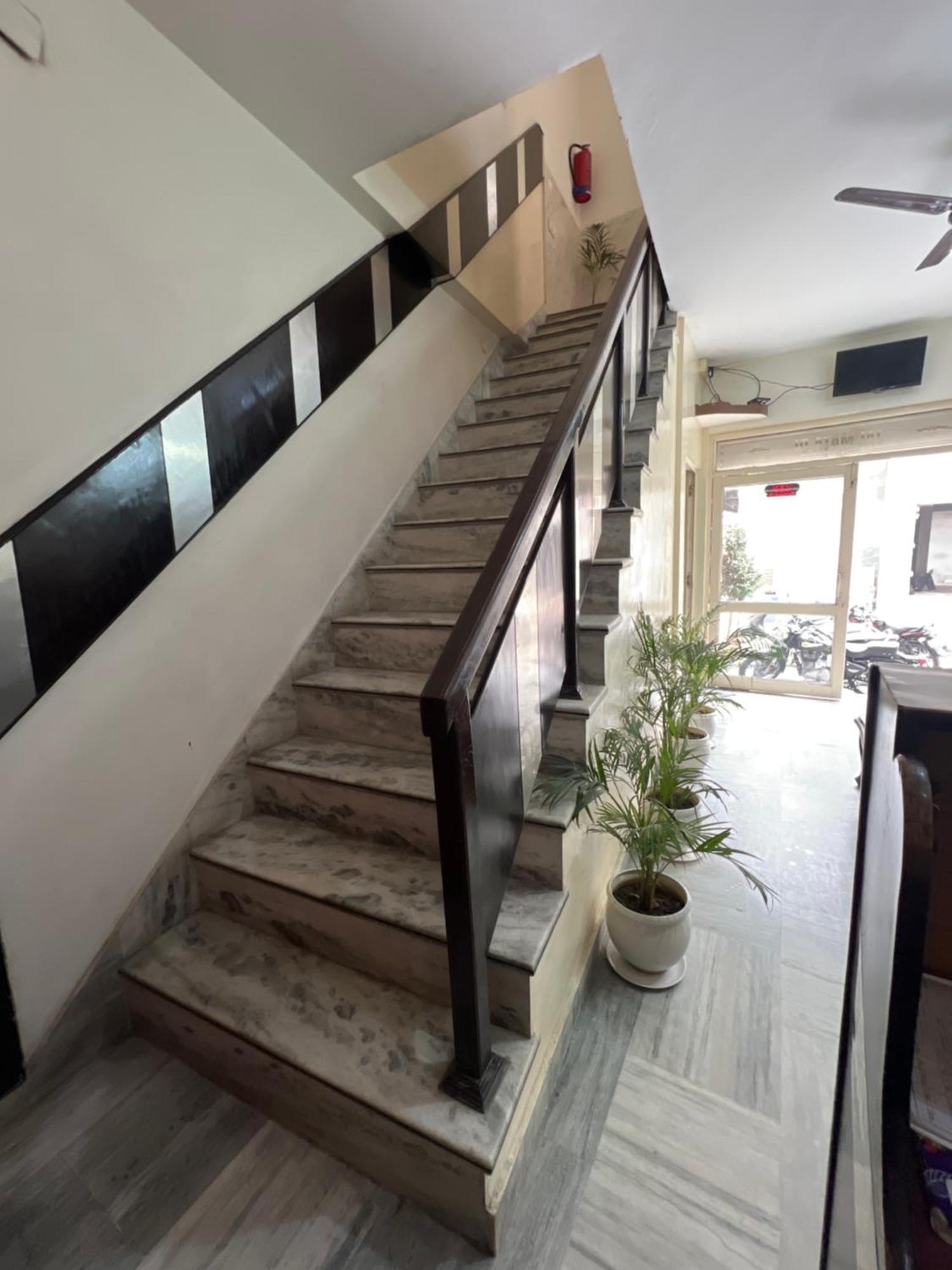 Raja Guest House -- Jalandhar Railway Station -- For Family, Couples, Travellers Εξωτερικό φωτογραφία