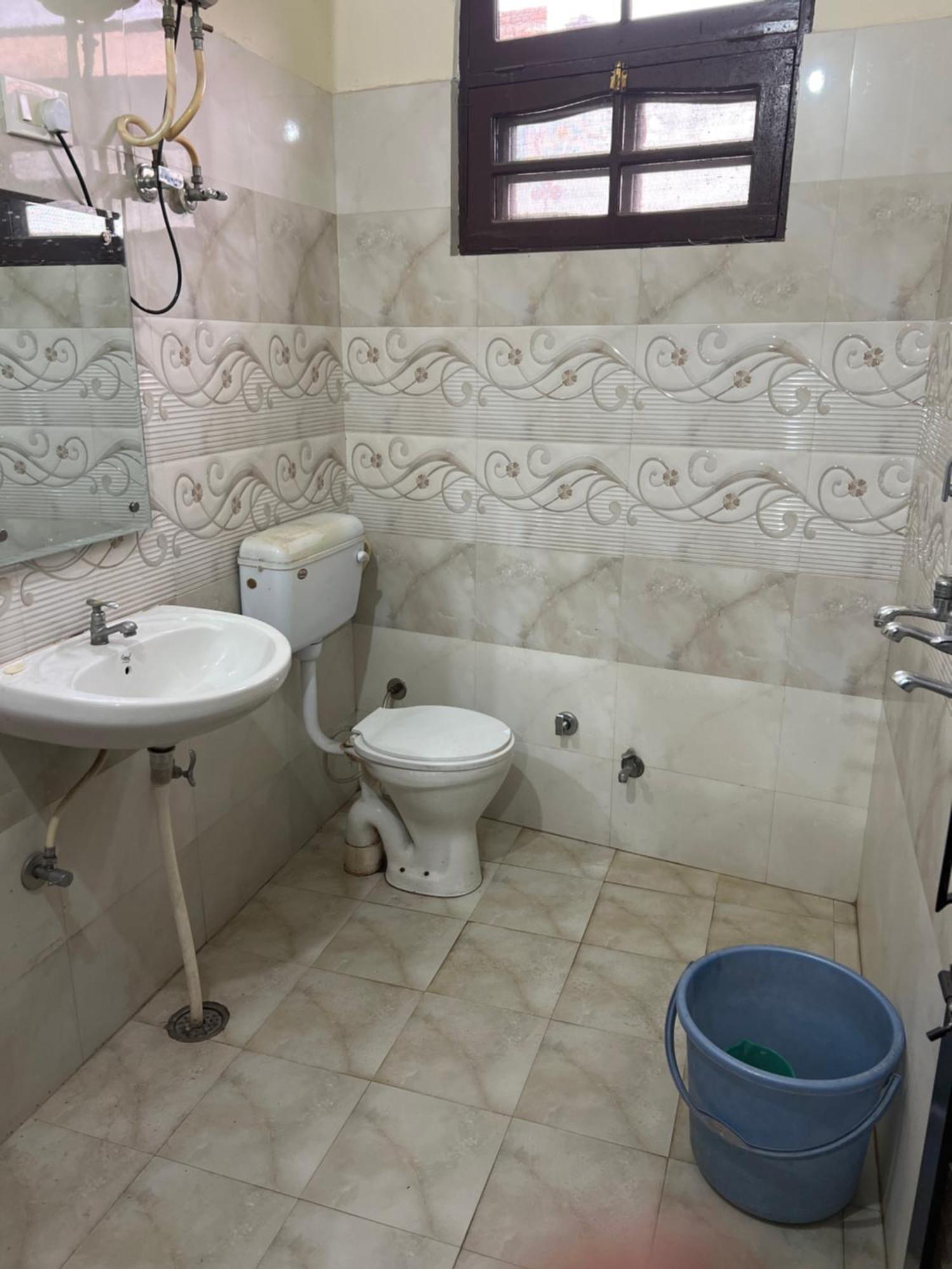 Raja Guest House -- Jalandhar Railway Station -- For Family, Couples, Travellers Εξωτερικό φωτογραφία