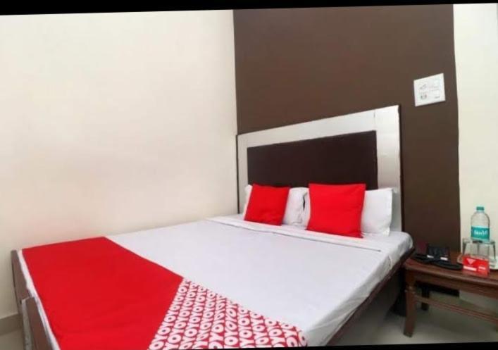 Raja Guest House -- Jalandhar Railway Station -- For Family, Couples, Travellers Εξωτερικό φωτογραφία