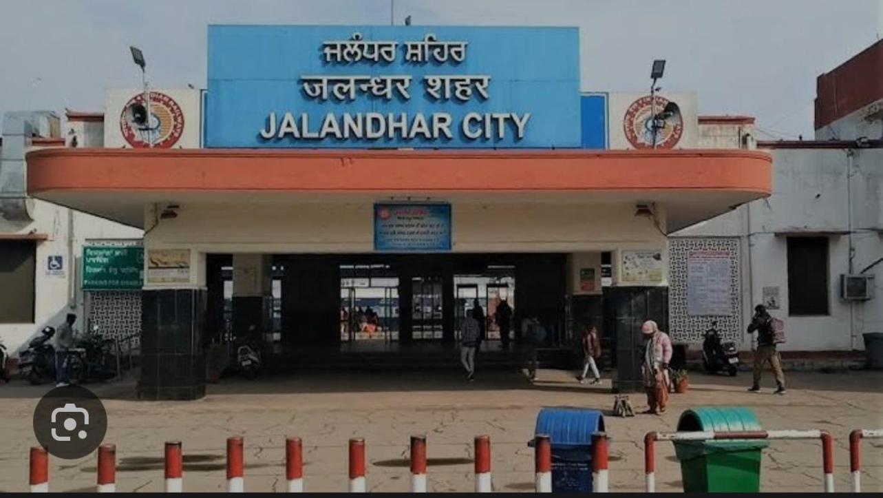 Raja Guest House -- Jalandhar Railway Station -- For Family, Couples, Travellers Εξωτερικό φωτογραφία